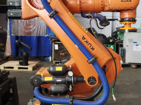 REPLICAS OF SCULPTURES MADE WITH INDUSTRIAL ROBOTS