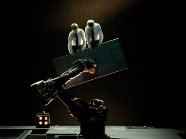KUKA ROBOT AN HEAVY WEIGHT ACTOR